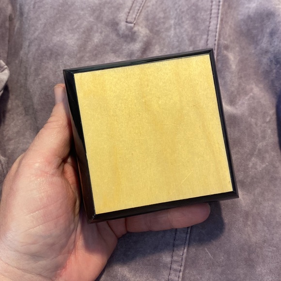 Beautiful Inlaid Italian Made Trinket Box. - Picture 3 of 6